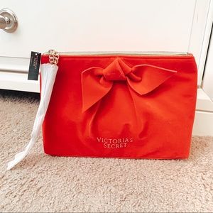NWT 🏷 VS MAKEUP BAG